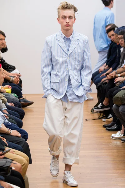 Look 32